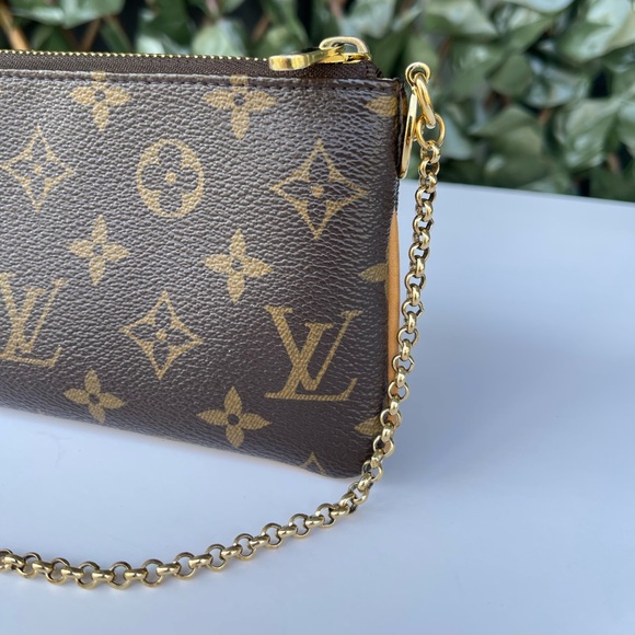 Louis Vuitton Milla clutch - Picture 8 of 13